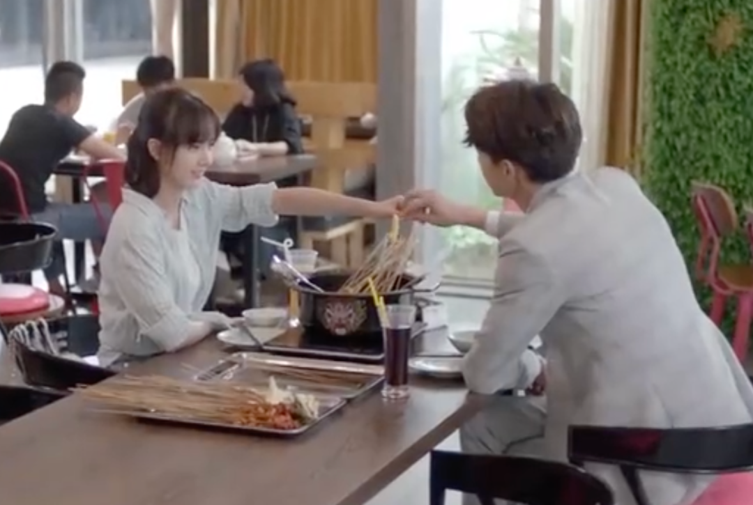 麻辣烫下一句_我要看吃麻辣烫的_19麻辣烫贵到40块都吃不饱