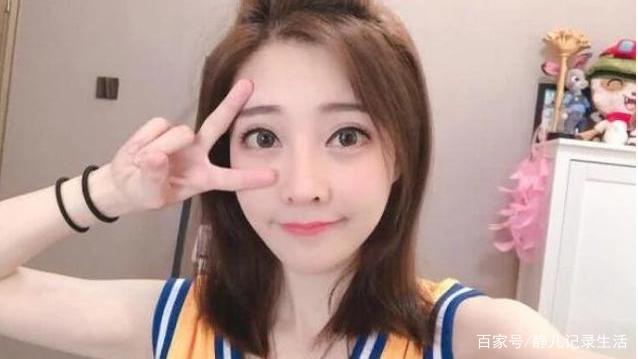 当年挪用900万公款，全部打赏给冯提莫的男会计，被抓后如今怎样？