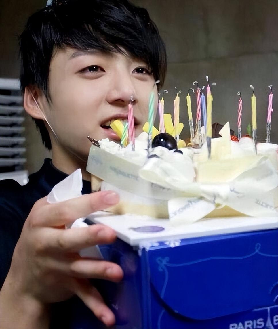 关晓彤生日会蹦迪_生日关晓彤整蛊图片_关晓彤生日被整蛊