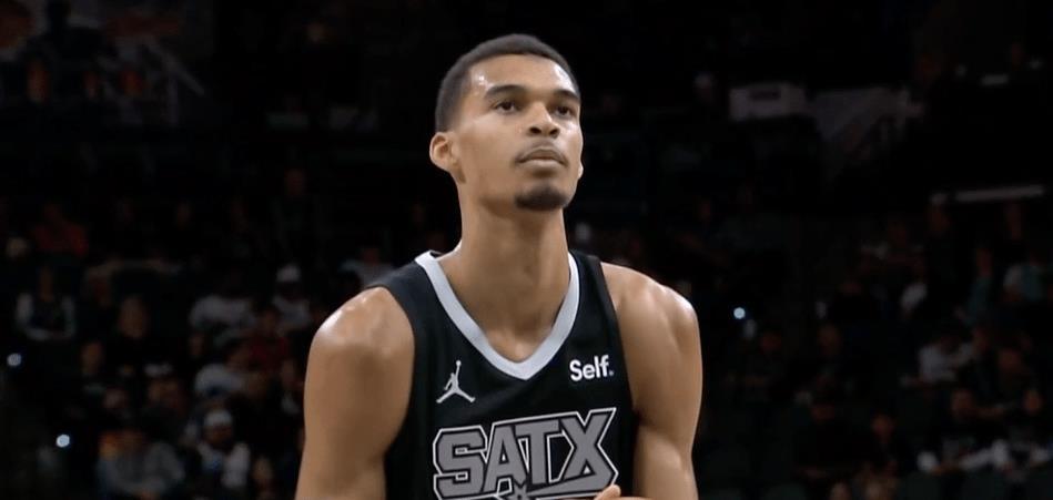 哈登快船首秀_哈登加盟快船交易方案_哈登观看湖人快船比赛