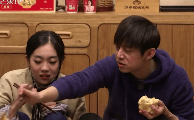 2020年魏大勋最近新消息_27魏大勋回应今年暑假爆红_魏大勋近期活动图