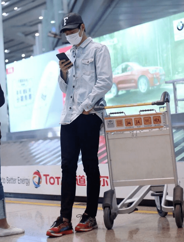 27魏大勋回应今年暑假爆红_2020年魏大勋最近新消息_魏大勋近期活动图