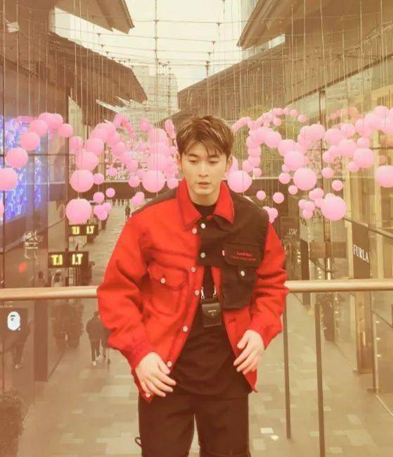 魏大勋近期活动图_27魏大勋回应今年暑假爆红_2020年魏大勋最近新消息