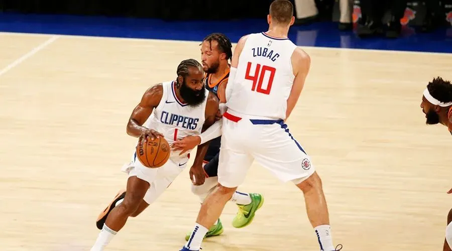 哈登首秀 快船不敌尼克斯_哈登对尼克斯三双_哈登观看湖人快船比赛