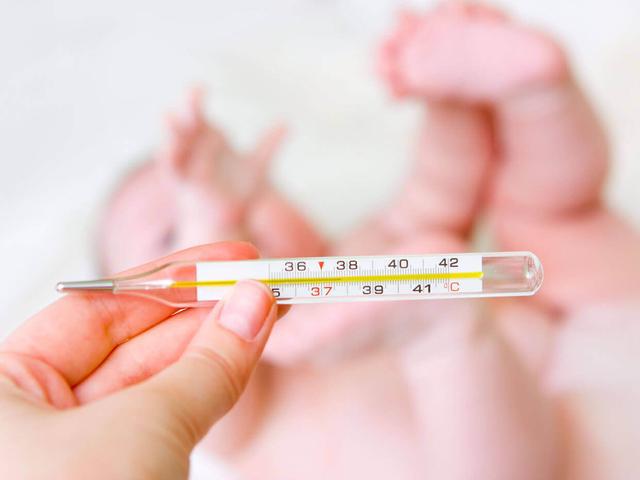 爸爸你脚热吗 我脚挺冷的_很热但是脚冷_脚冷人热