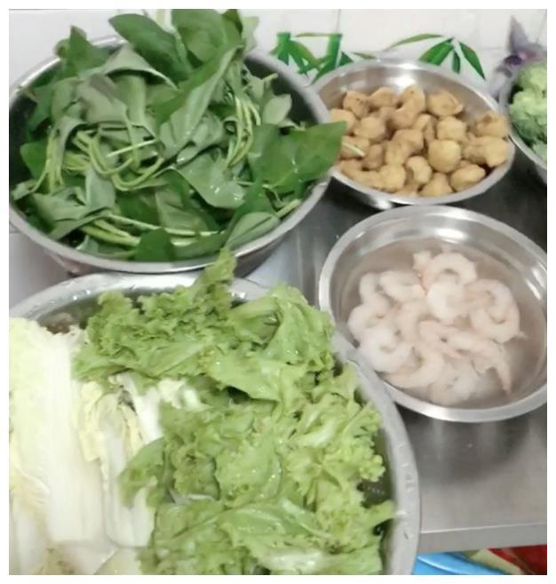 闺蜜打电话约我吃火锅，到她家一看，真让我傻眼了