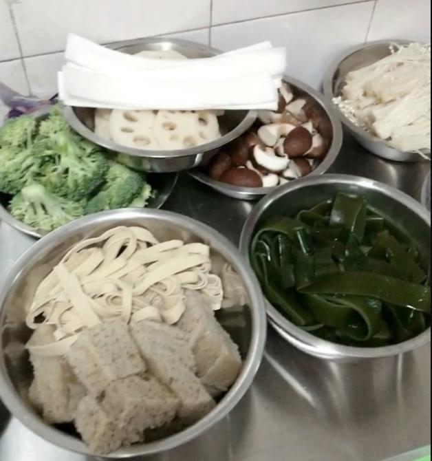 闺蜜打电话约我吃火锅，到她家一看，真让我傻眼了